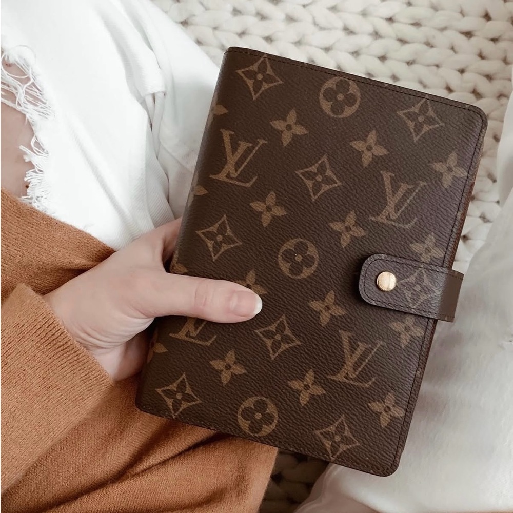 LOUIS VUITTON Monogram Medium Agenda /Planner Cover with orginal paper 💕